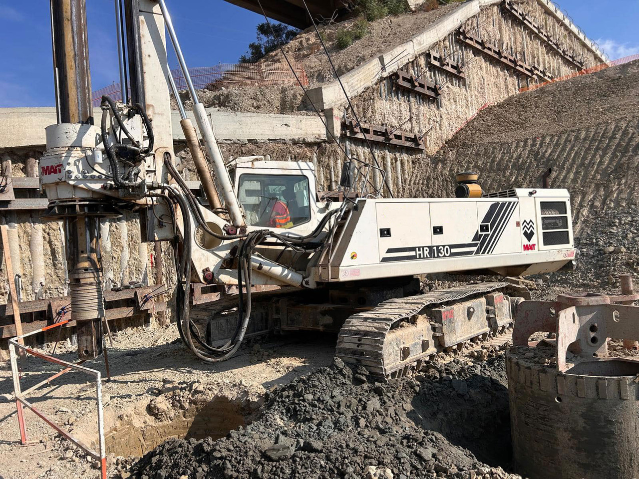 MAIT HR130 - Mât de battage: photos 2 MAIT HR130 - Mât de battage: photos 2