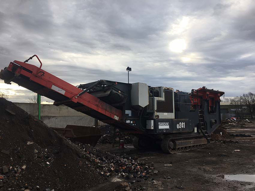 Sandvik QJ241 - Concasseur à mâchoires: photos 1 Sandvik QJ241 - Concasseur à mâchoires: photos 1