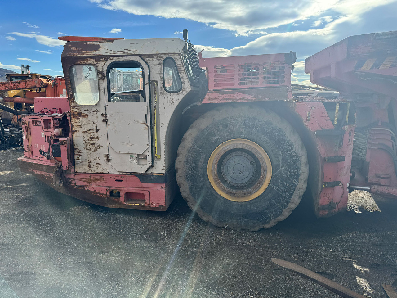 Sandvik TH430 - Machine d'exploitation minière: photos 3 Sandvik TH430 - Machine d'exploitation minière: photos 3