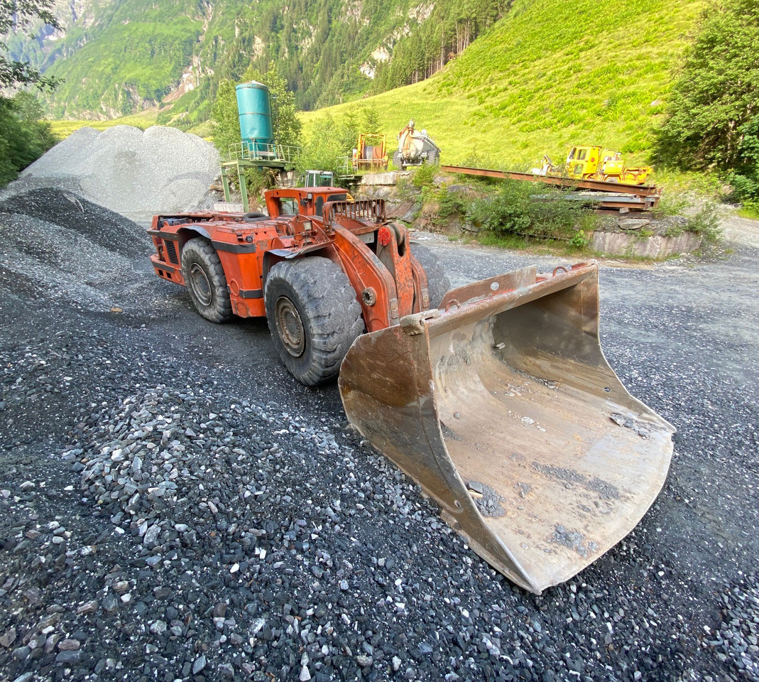 Tamrock Toro 0010 - Machine d'exploitation minière: photos 1 Tamrock Toro 0010 - Machine d'exploitation minière: photos 1
