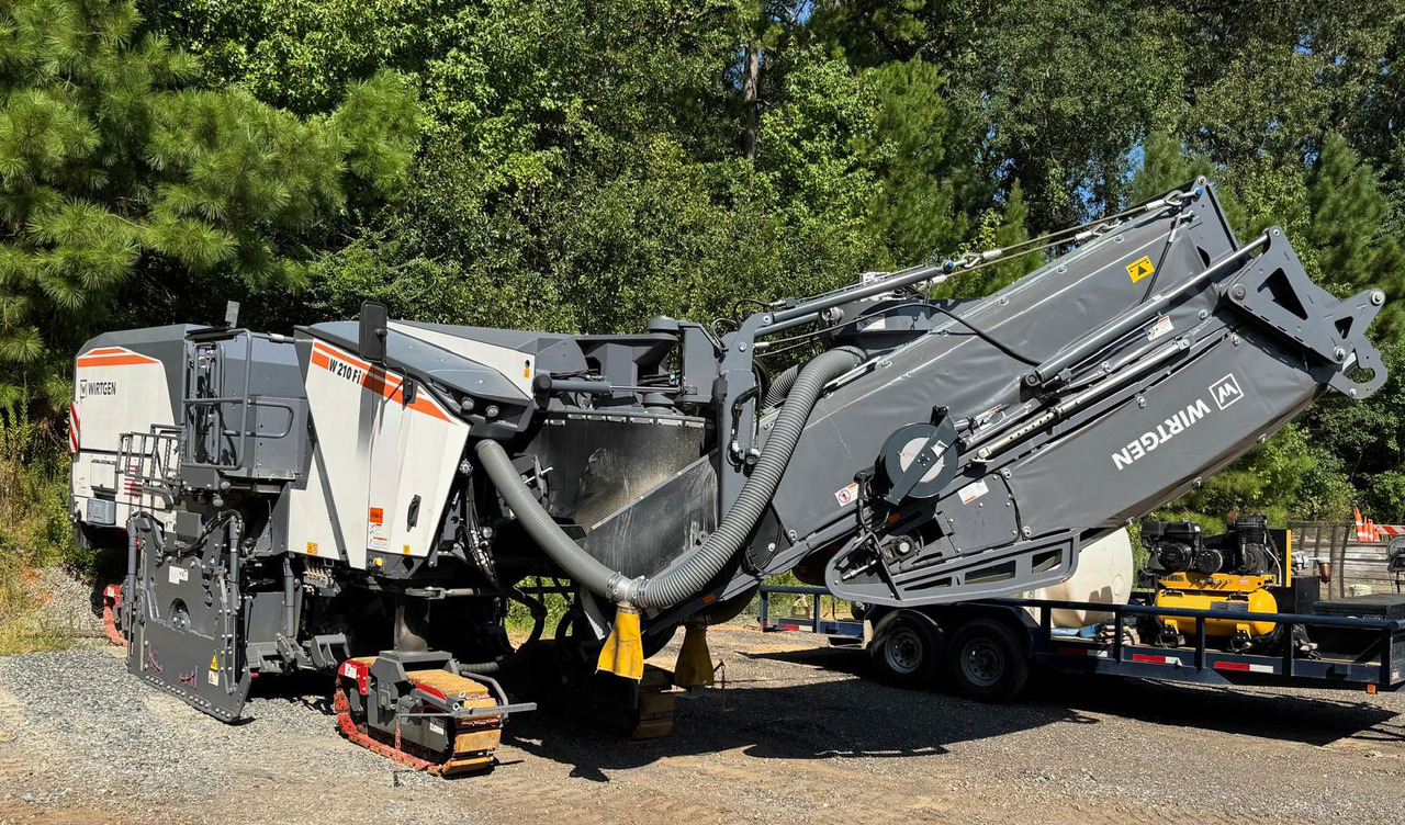 Wirtgen W 210 FI - Fraiseuse à froid: photos 4 Wirtgen W 210 FI - Fraiseuse à froid: photos 4