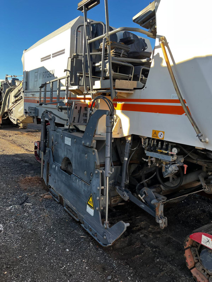 Wirtgen W 210 i - Fraiseuse à froid: photos 3 Wirtgen W 210 i - Fraiseuse à froid: photos 3