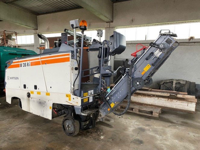 Wirtgen W 35 Ri - Fraiseuse à froid: photos 1 Wirtgen W 35 Ri - Fraiseuse à froid: photos 1