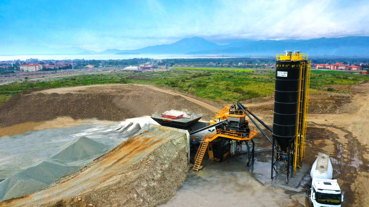 FABO mobile concrete batching plant - Centrale à béton: photos 1 FABO mobile concrete batching plant - Centrale à béton: photos 1