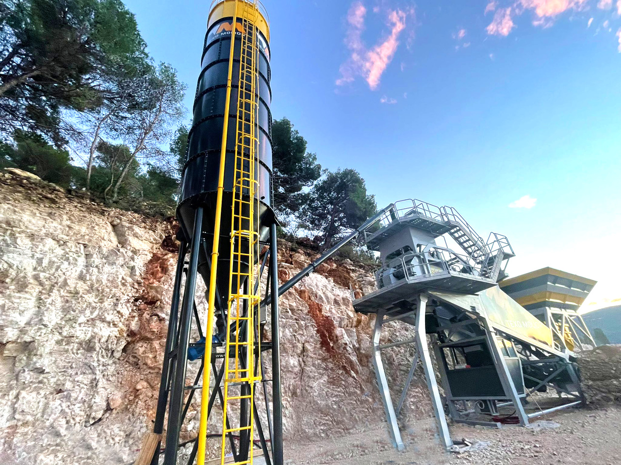 FABO mobile concrete batching plant - Centrale à béton: photos 3 FABO mobile concrete batching plant - Centrale à béton: photos 3