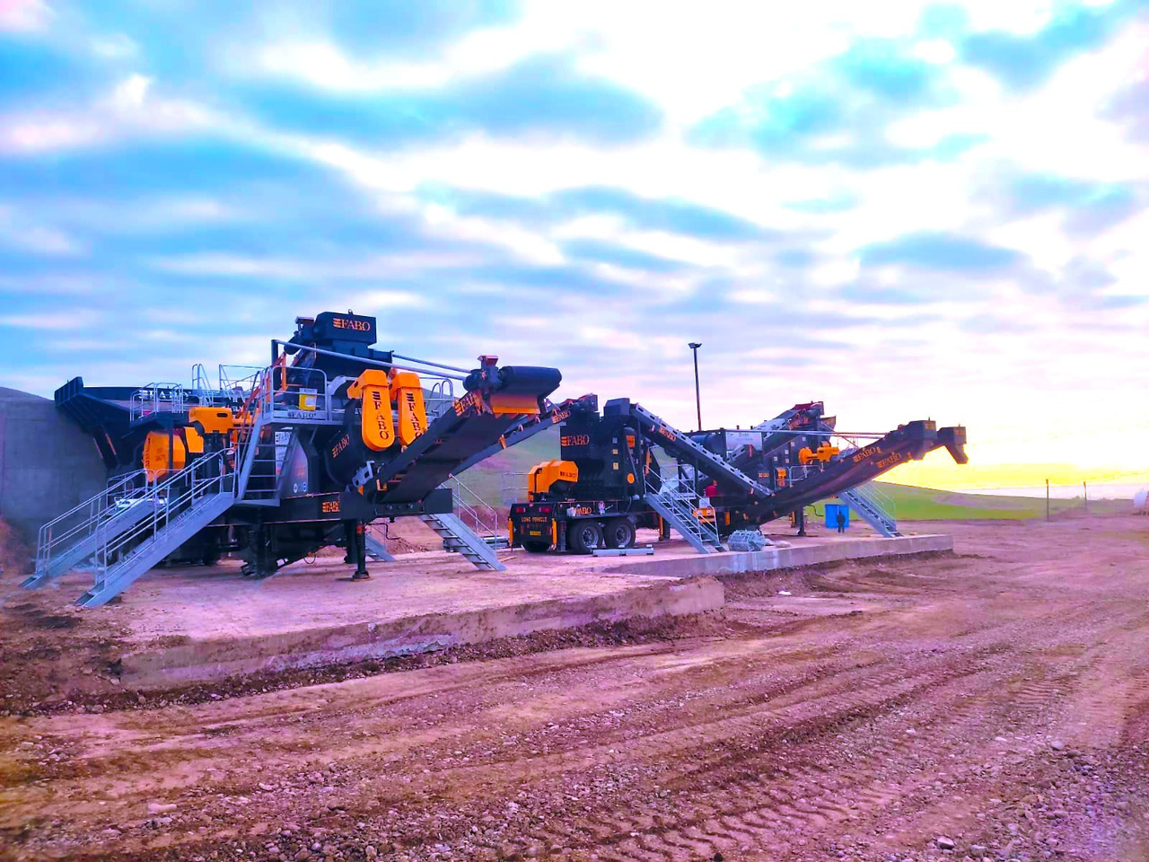 FABO mobile jaw crusher - Concasseur à mâchoires: photos 2 FABO mobile jaw crusher - Concasseur à mâchoires: photos 2