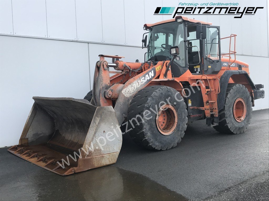 Doosan Radlader DL 300-3 - Chargeuse sur pneus: photos 1 Doosan Radlader DL 300-3 - Chargeuse sur pneus: photos 1
