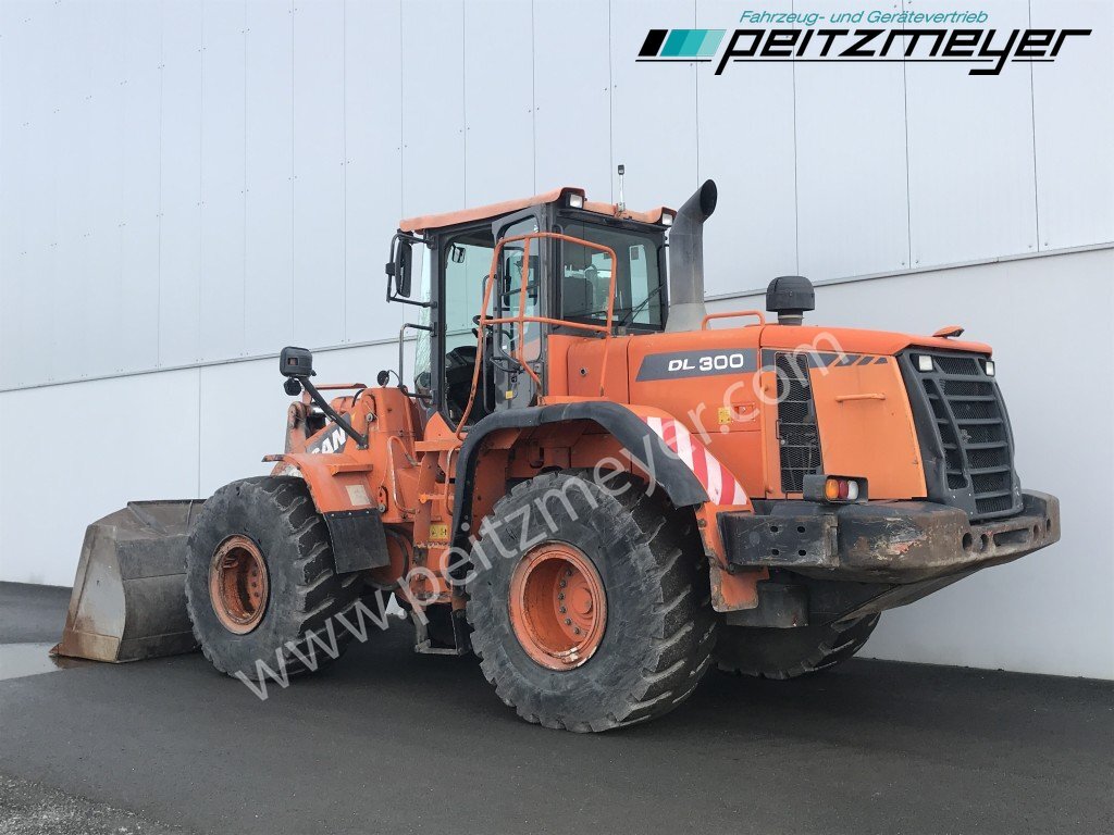 Doosan Radlader DL 300-3 - Chargeuse sur pneus: photos 4 Doosan Radlader DL 300-3 - Chargeuse sur pneus: photos 4