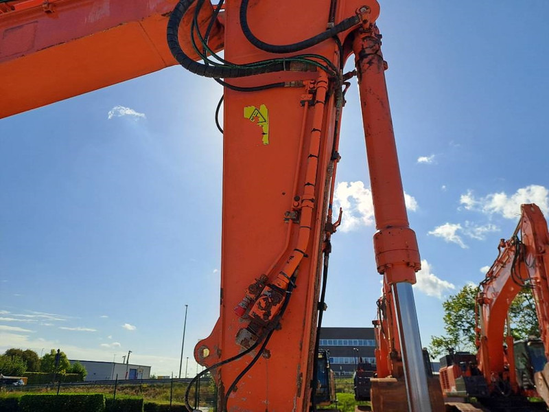 Pelle sur chenille Hitachi ZX210LC-6: photos 9