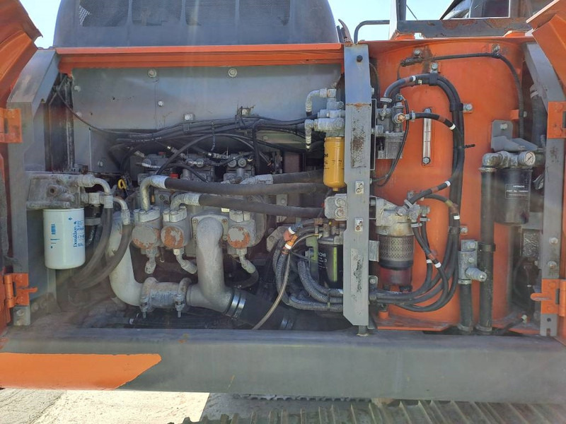Pelle sur chenille Hitachi ZX210LC-6: photos 17