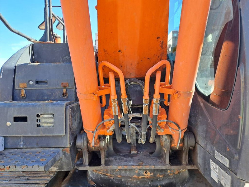 Pelle sur chenille Hitachi ZX210LC-6: photos 10