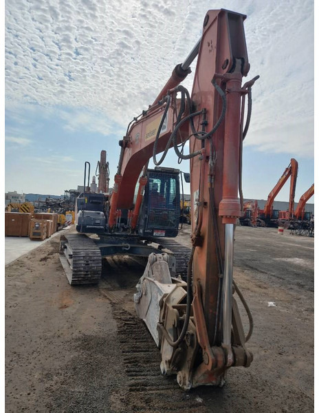 Hitachi ZX220 LC (Abu Dhabi) - Pelle sur chenille: photos 4 Hitachi ZX220 LC (Abu Dhabi) - Pelle sur chenille: photos 4