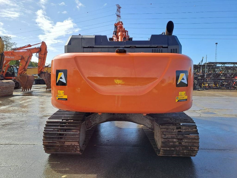 Hitachi ZX300LC-6 - Pelle sur chenille: photos 3 Hitachi ZX300LC-6 - Pelle sur chenille: photos 3