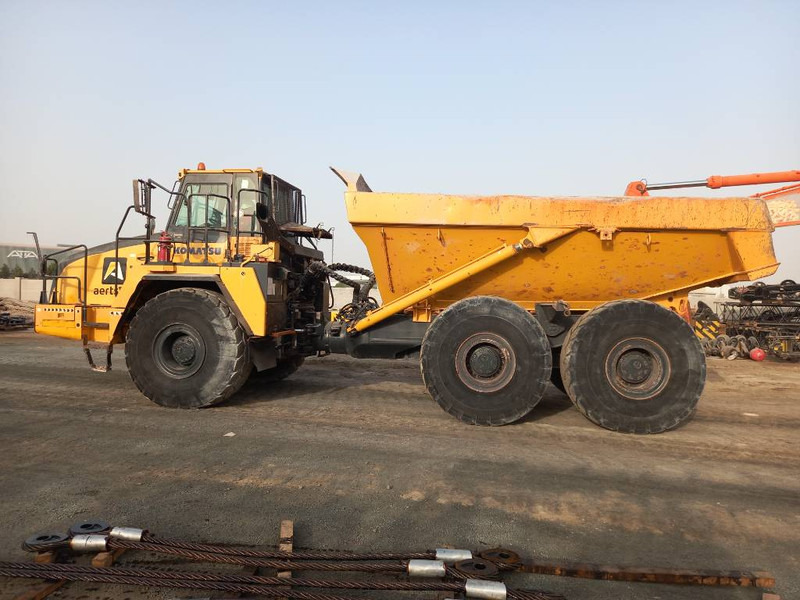 Komatsu HM400-3R (4 pcs available in Abu Dhabi) - Tombereau articulé: photos 1 Komatsu HM400-3R (4 pcs available in Abu Dhabi) - Tombereau articulé: photos 1