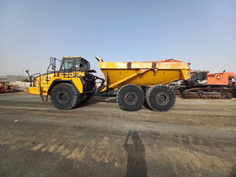 Komatsu HM400-3R (4 pcs available in Abu Dhabi) - Tombereau articulé: photos 1 Komatsu HM400-3R (4 pcs available in Abu Dhabi) - Tombereau articulé: photos 1