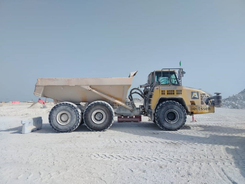 Komatsu HM400-3R (4 pieces available in Abu Dhabi) - Tombereau articulé: photos 2 Komatsu HM400-3R (4 pieces available in Abu Dhabi) - Tombereau articulé: photos 2