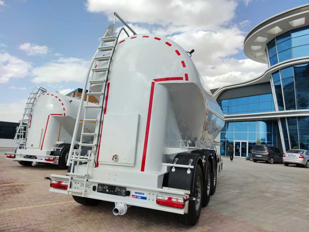 Citerne pulvérulente pour transport de ciment neuf SINAN TANKER TRAILER SILO BULK FLOUR AND CEMENT TANKER TRAILER [ Copy ] [ Copy ]: photos 3