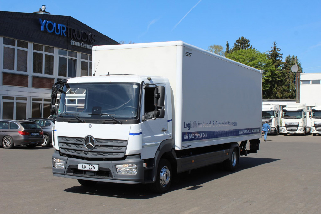 Mercedes-Benz Atego 1221 E6 Koffer Klima LDW Schalter LBW - Camion: photos 1 Mercedes-Benz Atego 1221 E6 Koffer Klima LDW Schalter LBW - Camion: photos 1