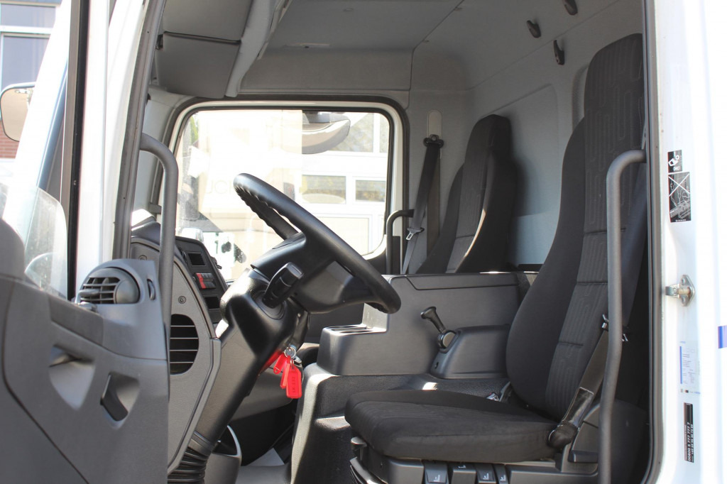 Mercedes-Benz Atego 1221 E6 Koffer Klima LDW Schalter LBW - Camion: photos 5 Mercedes-Benz Atego 1221 E6 Koffer Klima LDW Schalter LBW - Camion: photos 5