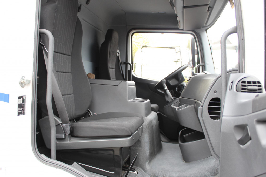 Mercedes-Benz Atego 818 E6 Koffer Klima LDW Schalter LBW - Camion: photos 4 Mercedes-Benz Atego 818 E6 Koffer Klima LDW Schalter LBW - Camion: photos 4