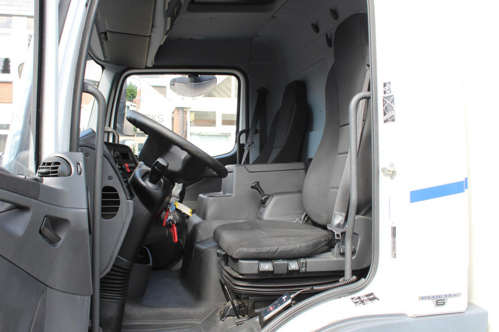 Mercedes-Benz Atego 1221 E6 Koffer Klima LDW Schalter LBW - Camion fourgon: photos 5 Mercedes-Benz Atego 1221 E6 Koffer Klima LDW Schalter LBW - Camion fourgon: photos 5