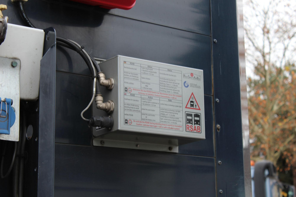 SCHMITZ Plane Edscha Liftachse Pal.-Kasten Lenkachse - Semi-remorque rideaux coulissants: photos 4 SCHMITZ Plane Edscha Liftachse Pal.-Kasten Lenkachse - Semi-remorque rideaux coulissants: photos 4