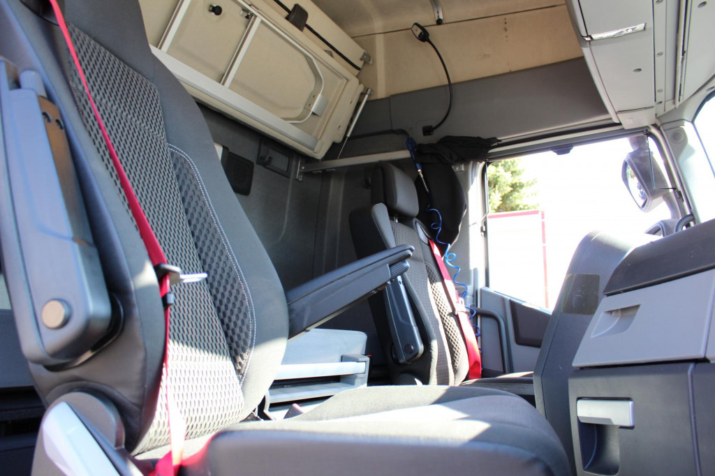 Renault T 520 E6 High Sleeper Retarder 2Tank Standklima - Tracteur routier: photos 2 Renault T 520 E6 High Sleeper Retarder 2Tank Standklima - Tracteur routier: photos 2