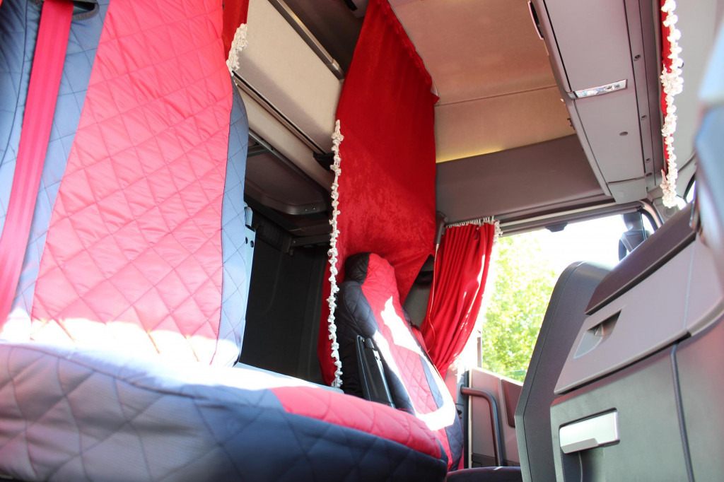 Renault T 520 E6 High Sleeper Retarder 2Tank Standklima - Tracteur routier: photos 3 Renault T 520 E6 High Sleeper Retarder 2Tank Standklima - Tracteur routier: photos 3