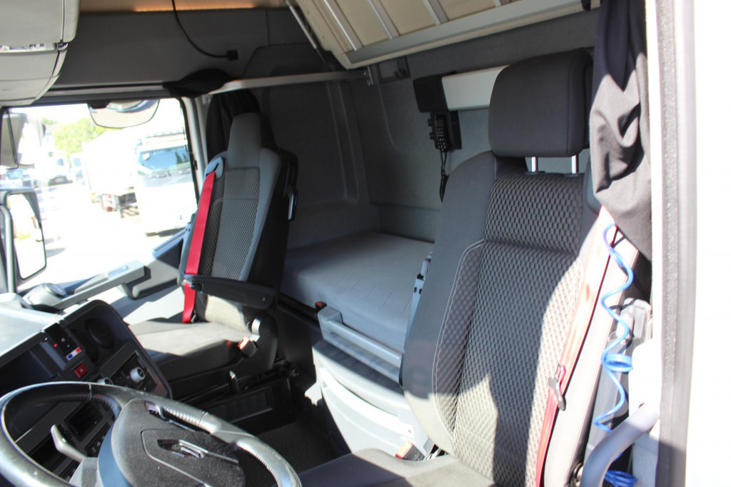 Renault T 520 E6 High Sleeper Retarder 2Tank Standklima - Tracteur routier: photos 5 Renault T 520 E6 High Sleeper Retarder 2Tank Standklima - Tracteur routier: photos 5