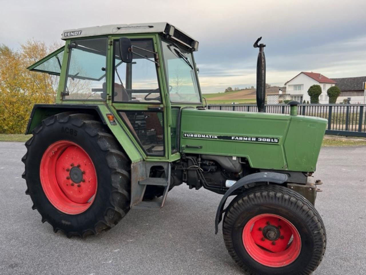 Fendt Farmer 306 LS, ca. 9516 Bh, Baujahr 1982 - Tracteur agricole: photos 5 Fendt Farmer 306 LS, ca. 9516 Bh, Baujahr 1982 - Tracteur agricole: photos 5
