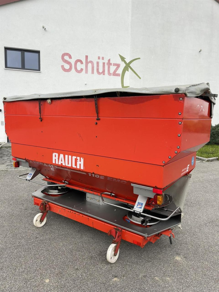 Rauch Axera H EMC 1102 mit Rauch Quantron P Bedienterminal, Abdeckplane, Rollvorrichtung - Distributeur d'engrais: photos 1 Rauch Axera H EMC 1102 mit Rauch Quantron P Bedienterminal, Abdeckplane, Rollvorrichtung - Distributeur d'engrais: photos 1