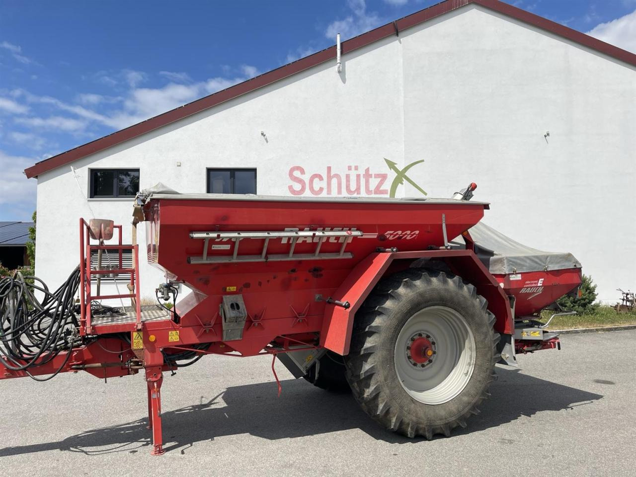Rauch TWS 5000 Düngerwagen mit Deichsel-Lenkung und Streuer Axera H-EMC, gepflegter Zustand - Distributeur d'engrais: photos 2 Rauch TWS 5000 Düngerwagen mit Deichsel-Lenkung und Streuer Axera H-EMC, gepflegter Zustand - Distributeur d'engrais: photos 2