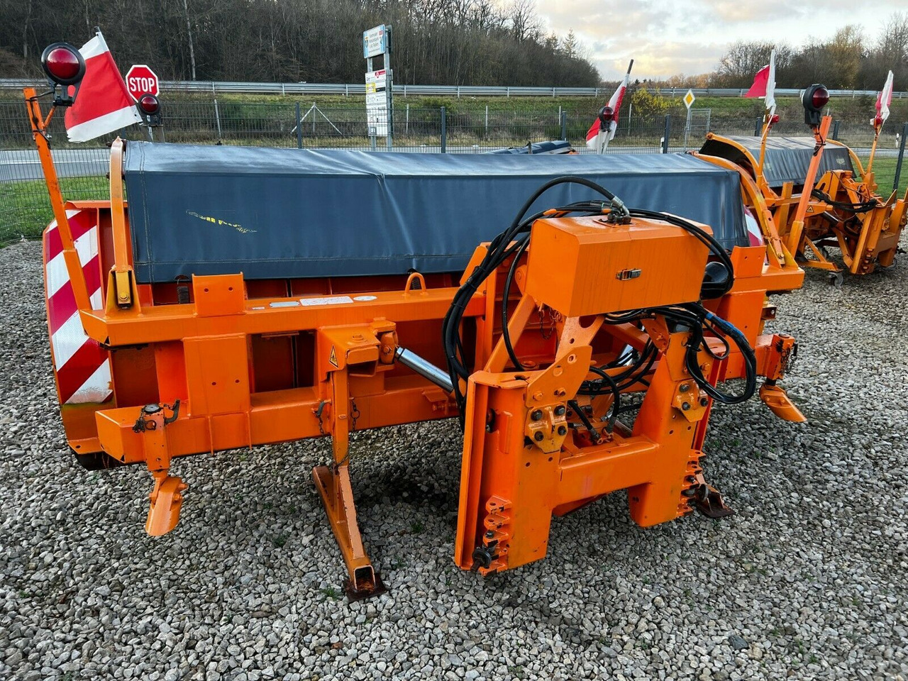 Beilhack PVF 29-4 Elektro Schneepflug Winterdien Beilhack PVF 29-4 Elektro Schneepflug Winterdien - Lame à neige pour Véhicule de voirie/ Spécial: photos 1 Beilhack PVF 29-4 Elektro Schneepflug Winterdien Beilhack PVF 29-4 Elektro Schneepflug Winterdien - Lame à neige pour Véhicule de voirie/ Spécial: photos 1