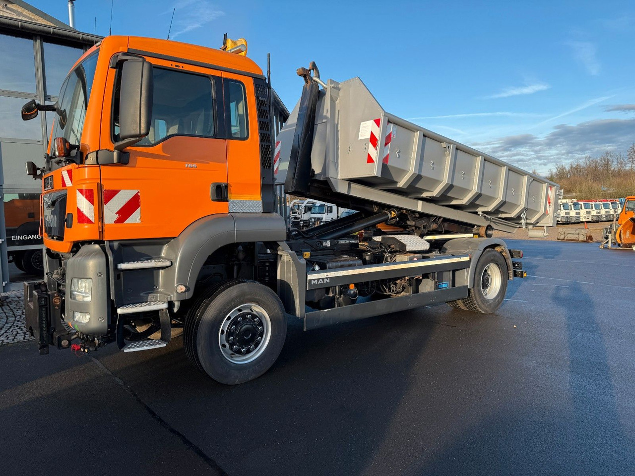 MAN TGS 18.360 4x4 Winterdienst Meiler Abrollkipper - Camion ampliroll: photos 1 MAN TGS 18.360 4x4 Winterdienst Meiler Abrollkipper - Camion ampliroll: photos 1