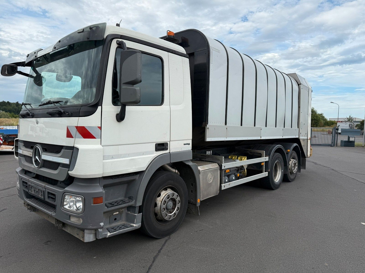 Mercedes-Benz Actros MP3 2532 6x2 Faun Rotorpress 521 - Benne à ordures ménagères: photos 1 Mercedes-Benz Actros MP3 2532 6x2 Faun Rotorpress 521 - Benne à ordures ménagères: photos 1