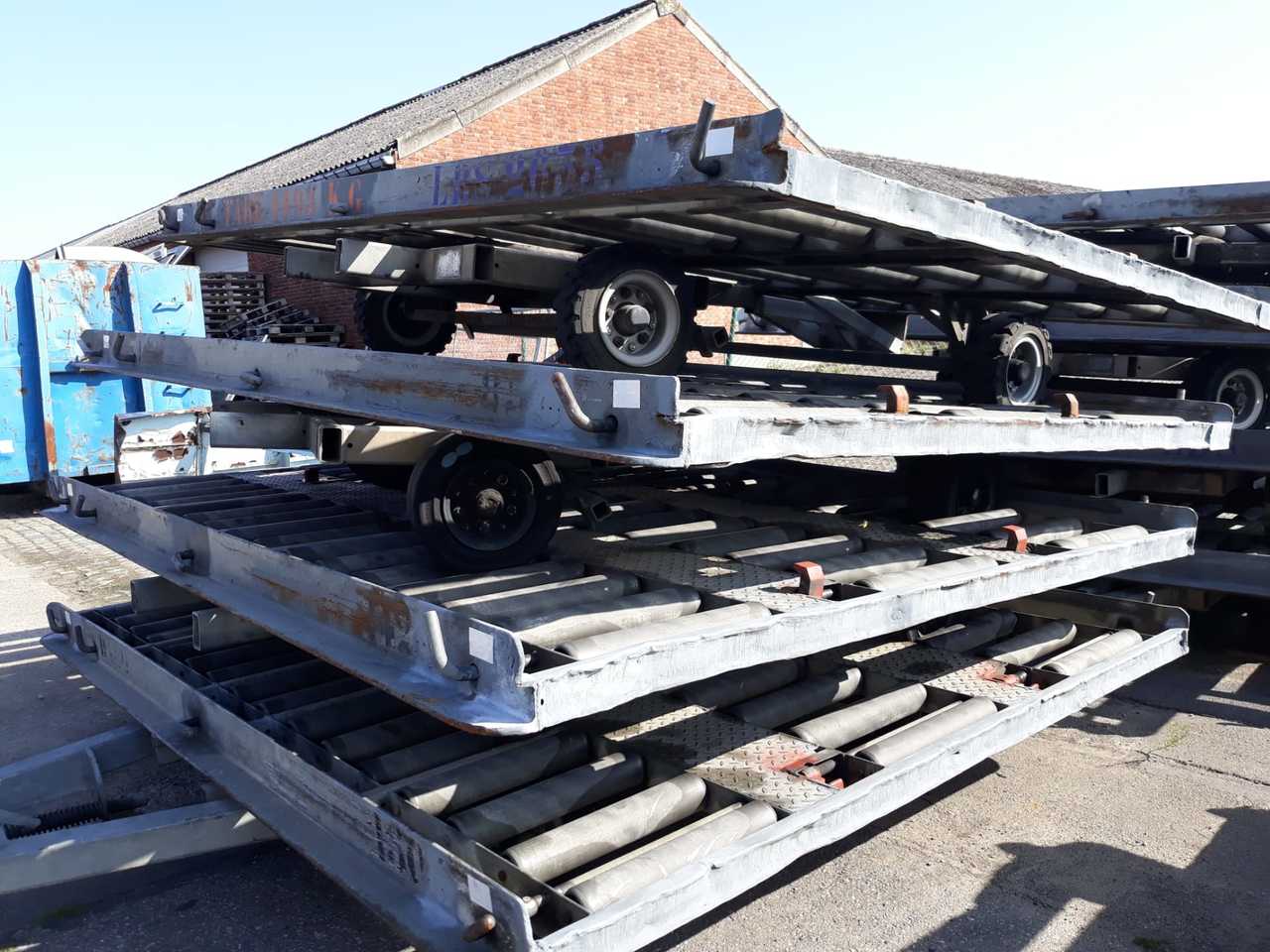 Pallet Dollies  - Équipement aéroportuaire: photos 2 Pallet Dollies  - Équipement aéroportuaire: photos 2