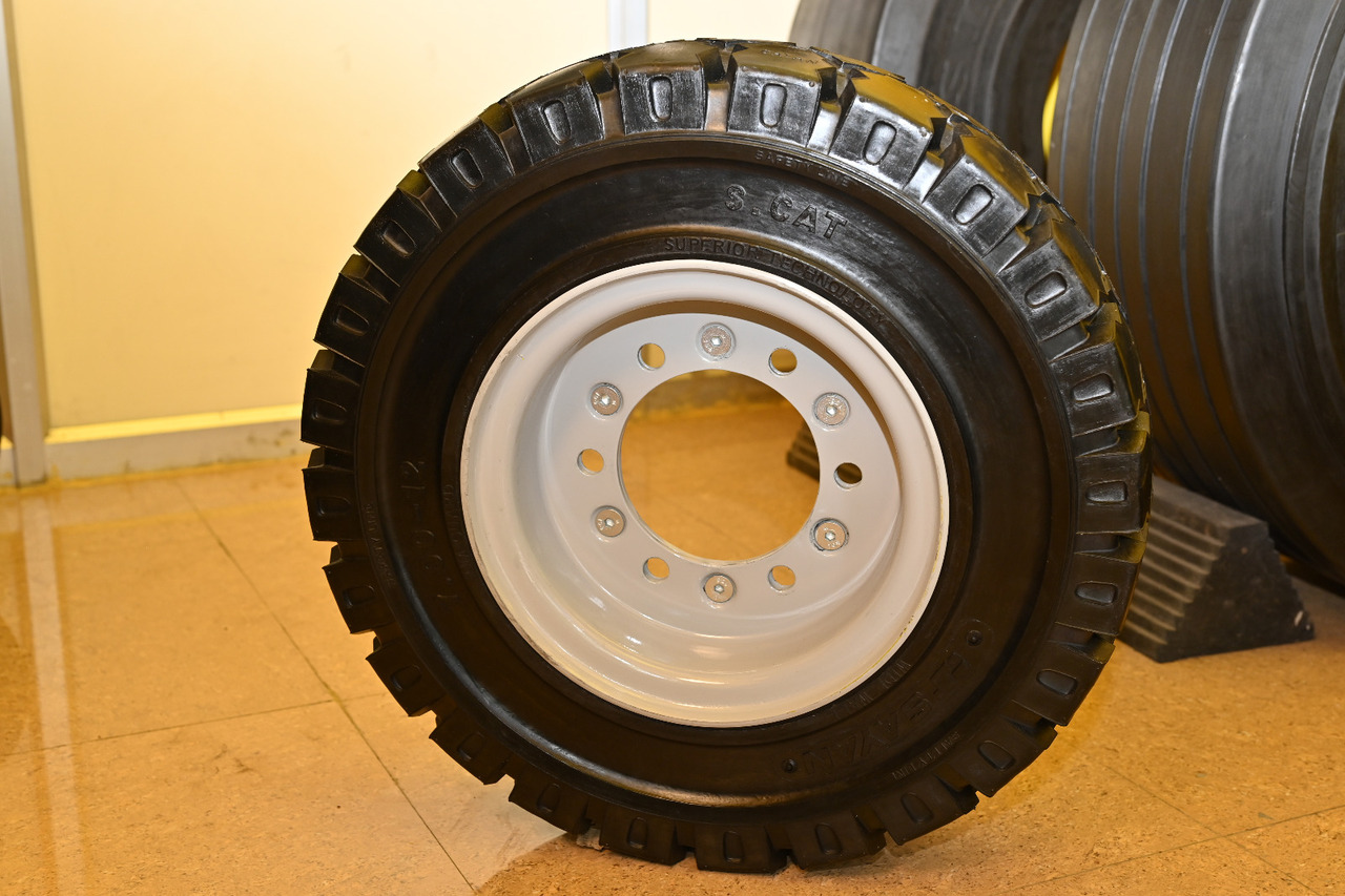EuroSolid 7.00-12 - Pneu pour Tracteur à bagages: photos 3 EuroSolid 7.00-12 - Pneu pour Tracteur à bagages: photos 3