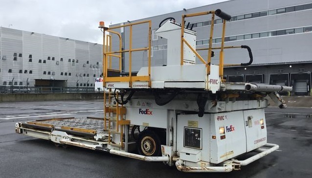 Lower Deck Loader FMC Commander 15 Wide - Chargeur de fret: photos 2 Lower Deck Loader FMC Commander 15 Wide - Chargeur de fret: photos 2