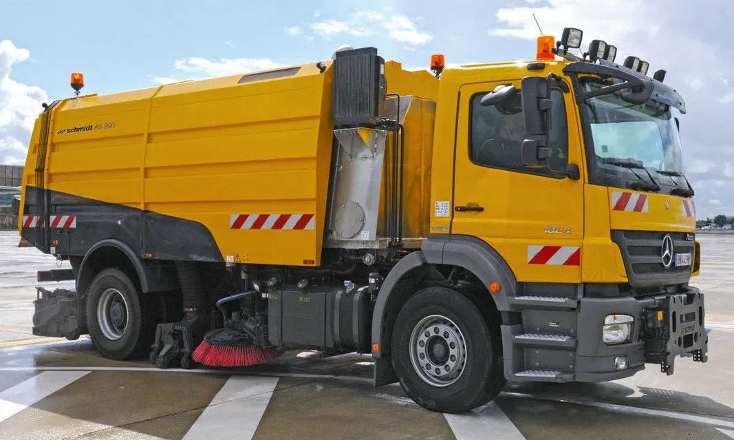 Runway Sweeper Schmidt AS990 - Balayeuse de voirie: photos 3 Runway Sweeper Schmidt AS990 - Balayeuse de voirie: photos 3