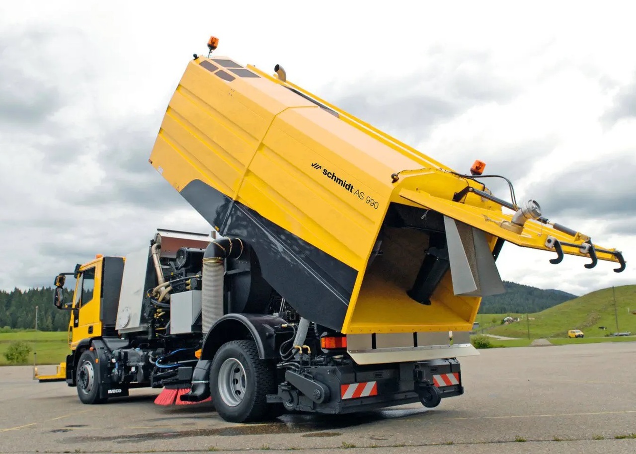 Runway Sweeper Schmidt AS990 - Balayeuse de voirie: photos 4 Runway Sweeper Schmidt AS990 - Balayeuse de voirie: photos 4