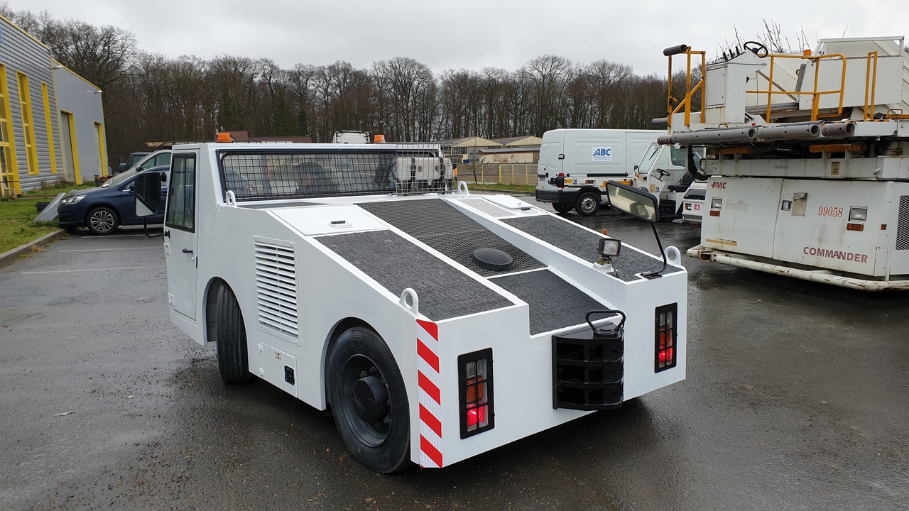 Tracteur d'avions SOVAM K100: photos 6