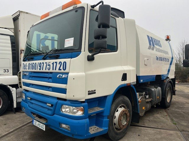 DAF 65 FA65.180 CF - Balayeuse de voirie: photos 1 DAF 65 FA65.180 CF - Balayeuse de voirie: photos 1