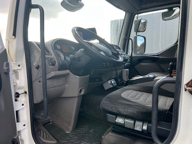 DAF LF 220 FA45.220 LF Taurus T300-16H - Camion avec nacelle: photos 4 DAF LF 220 FA45.220 LF Taurus T300-16H - Camion avec nacelle: photos 4