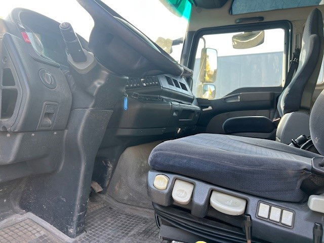 MAN TGA 26.440 .440 6x2 - Camion porte-conteneur/ Caisse mobile: photos 5 MAN TGA 26.440 .440 6x2 - Camion porte-conteneur/ Caisse mobile: photos 5