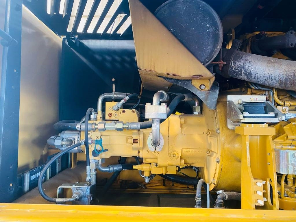 Pelle sur pneus CAT M 318 D: photos 11