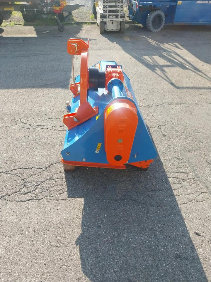 Mulcher Schlegelmulcher Stark KM 155 Mähwerk - Broyeur à axe horizontal: photos 5 Mulcher Schlegelmulcher Stark KM 155 Mähwerk - Broyeur à axe horizontal: photos 5