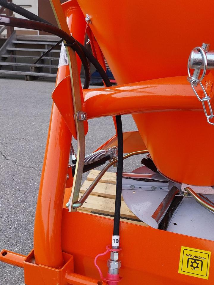 Salzstreuer 200l-500l Sand Splitt Schlepper Traktor Winterdienst - Epandeur de sable: photos 3 Salzstreuer 200l-500l Sand Splitt Schlepper Traktor Winterdienst - Epandeur de sable: photos 3