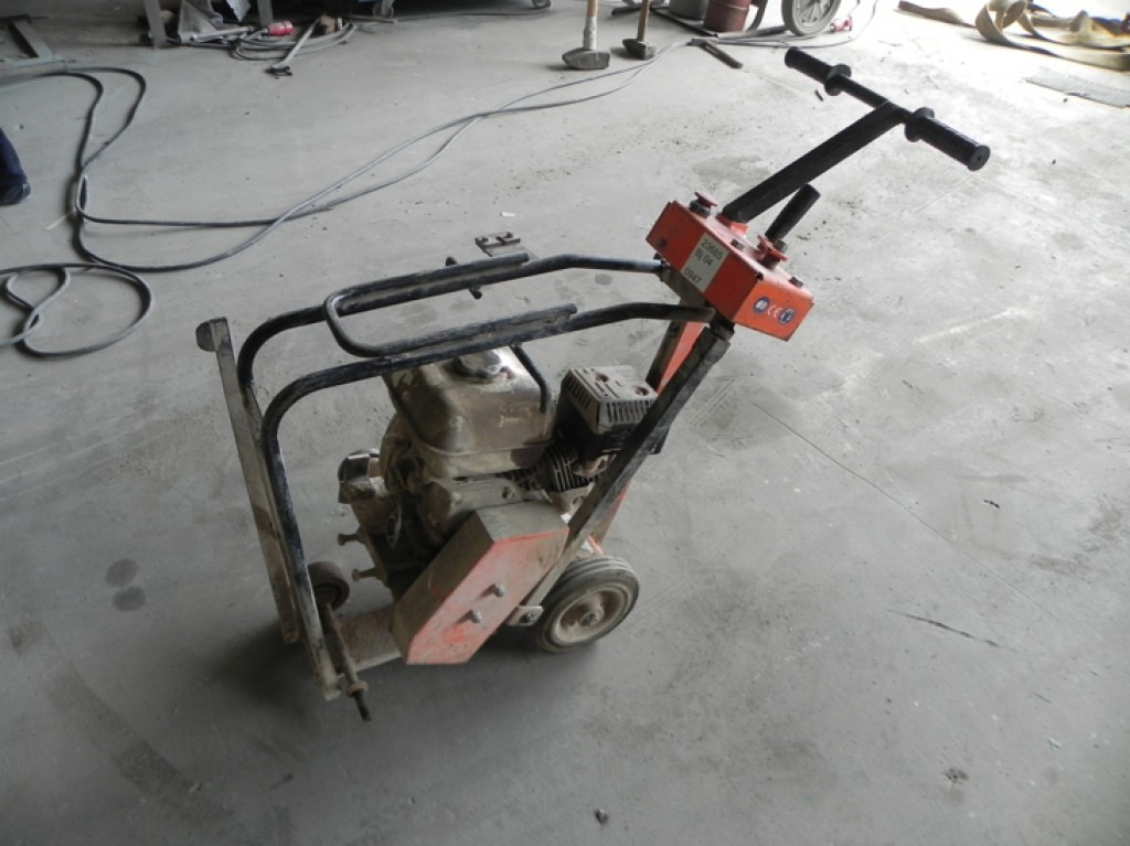 SAINT GOBAIN Norton Clipper C 51 Kleinteile - Engins de chantier: photos 1 SAINT GOBAIN Norton Clipper C 51 Kleinteile - Engins de chantier: photos 1