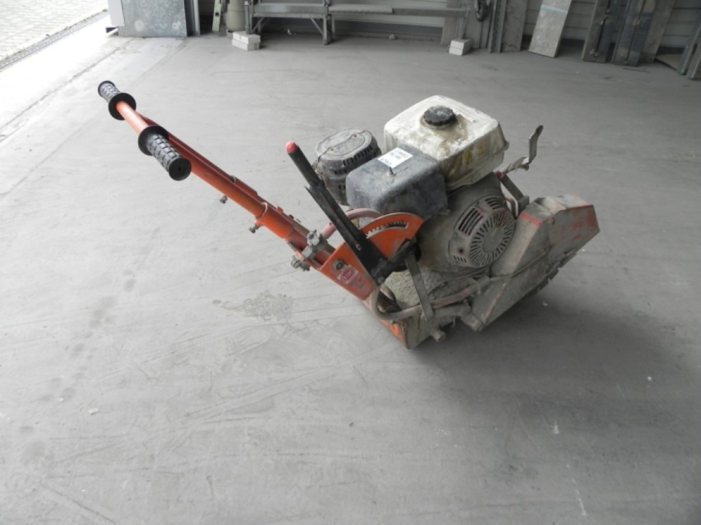 SAINT GOBAIN Norton Clipper C 85 Kleinteile - Engins de chantier: photos 1 SAINT GOBAIN Norton Clipper C 85 Kleinteile - Engins de chantier: photos 1