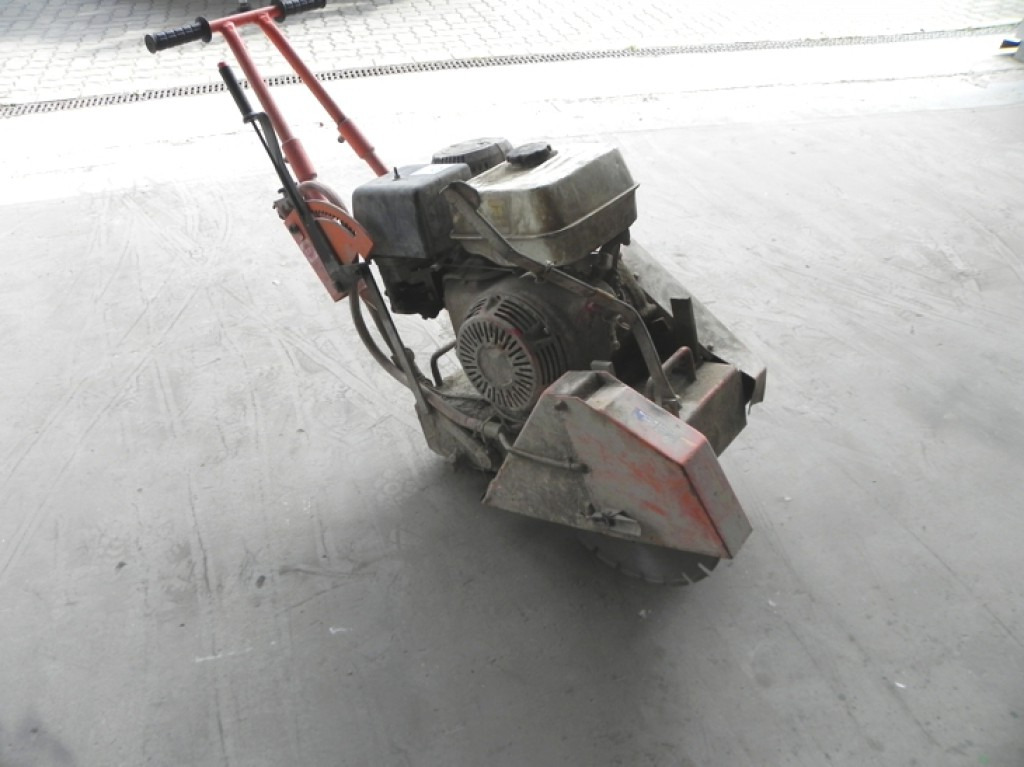 SAINT GOBAIN Norton Clipper C 85 Kleinteile - Engins de chantier: photos 4 SAINT GOBAIN Norton Clipper C 85 Kleinteile - Engins de chantier: photos 4